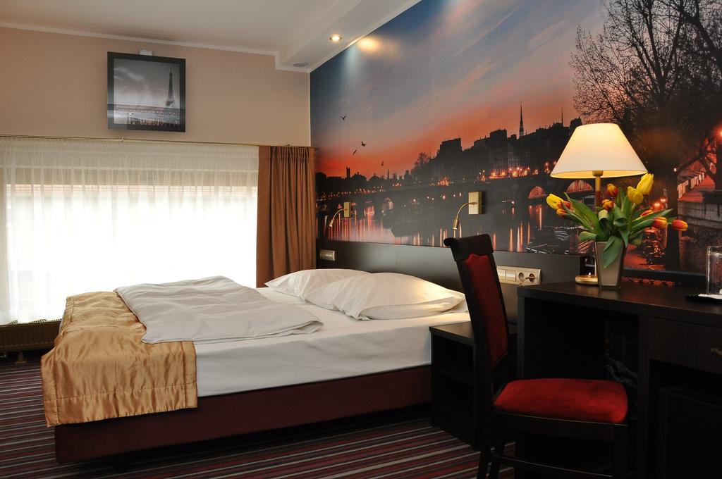Nowy Tomyśl Hotel Atrium מראה חיצוני תמונה
